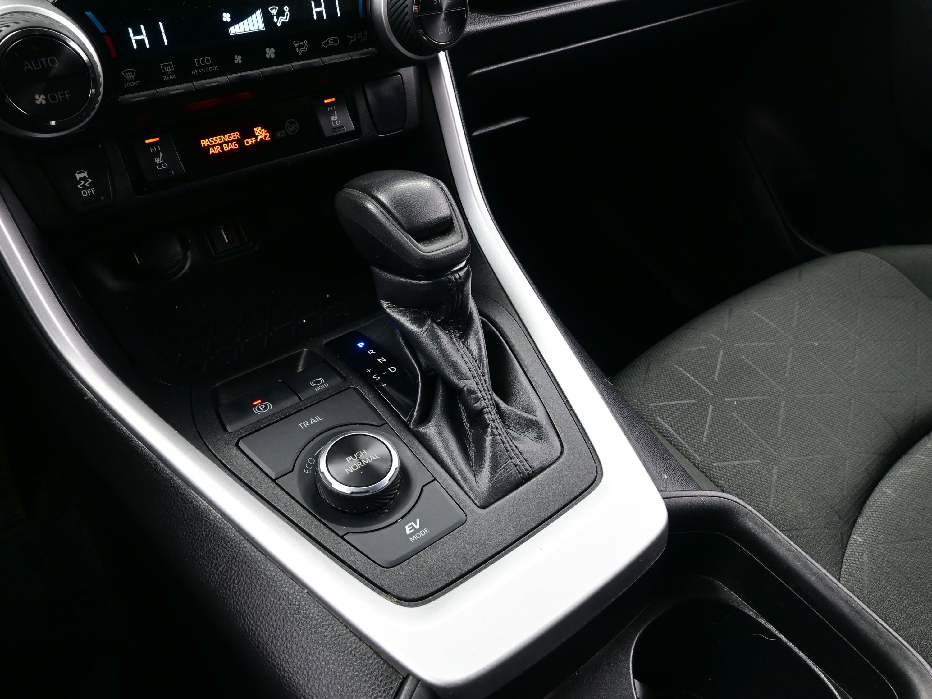 Used 2021 Toyota RAV4 XLE w/ Convenience Package image 22