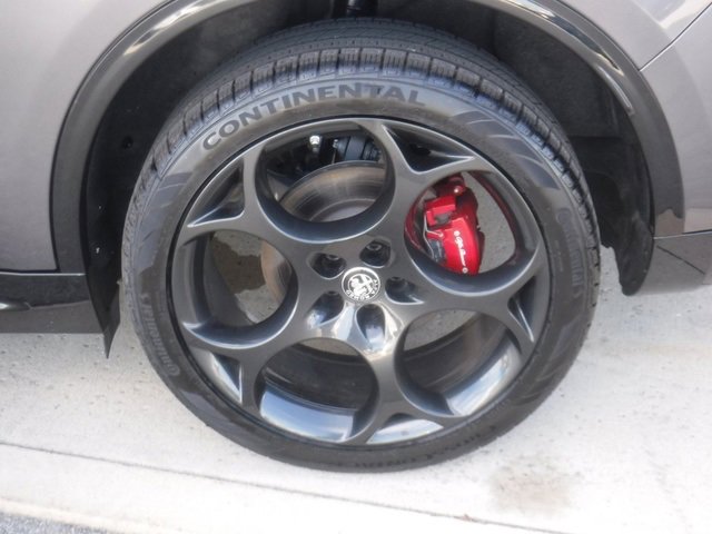 Used 2024 Alfa Romeo Stelvio Veloce image 5