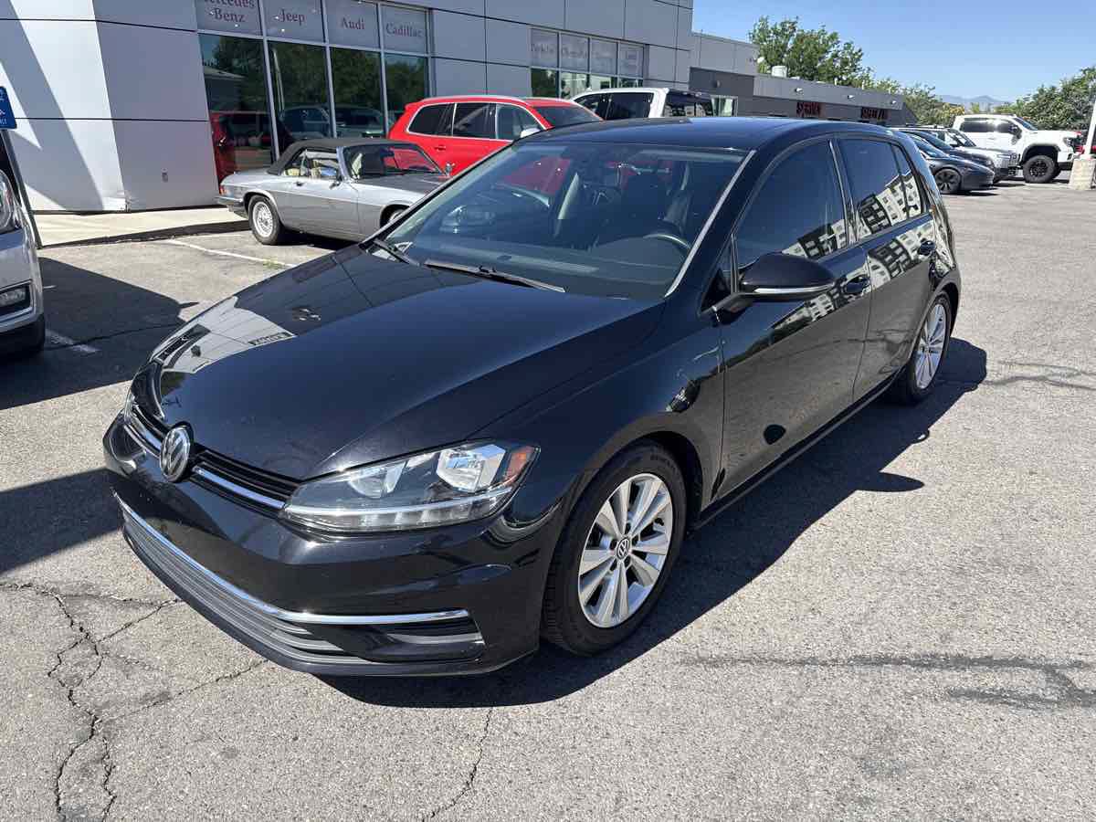Used 2020 Volkswagen Golf 4-Door FWD image 2