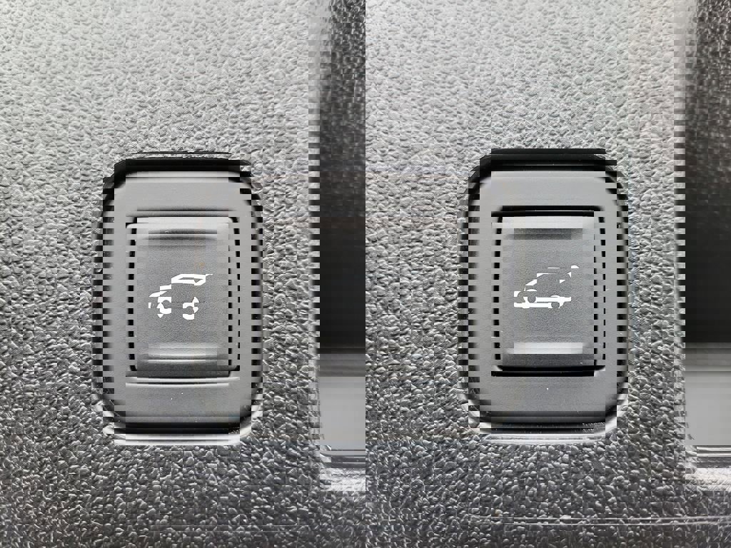 Certified 2024 Chevrolet Equinox EV RS FWD image 9