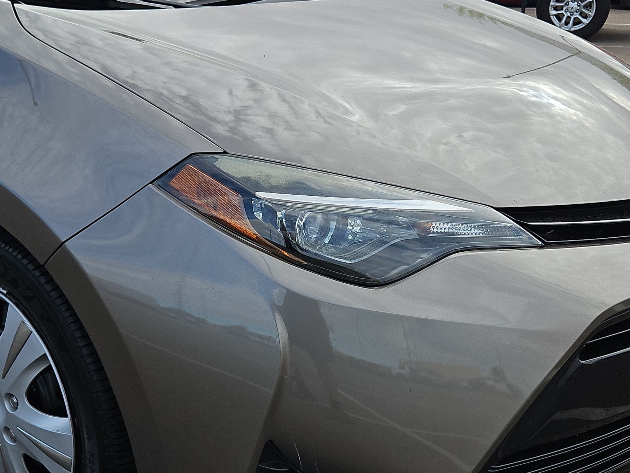Used 2018 Toyota Corolla LE w/ Carpet Mat Package (TMS) FWD image 10