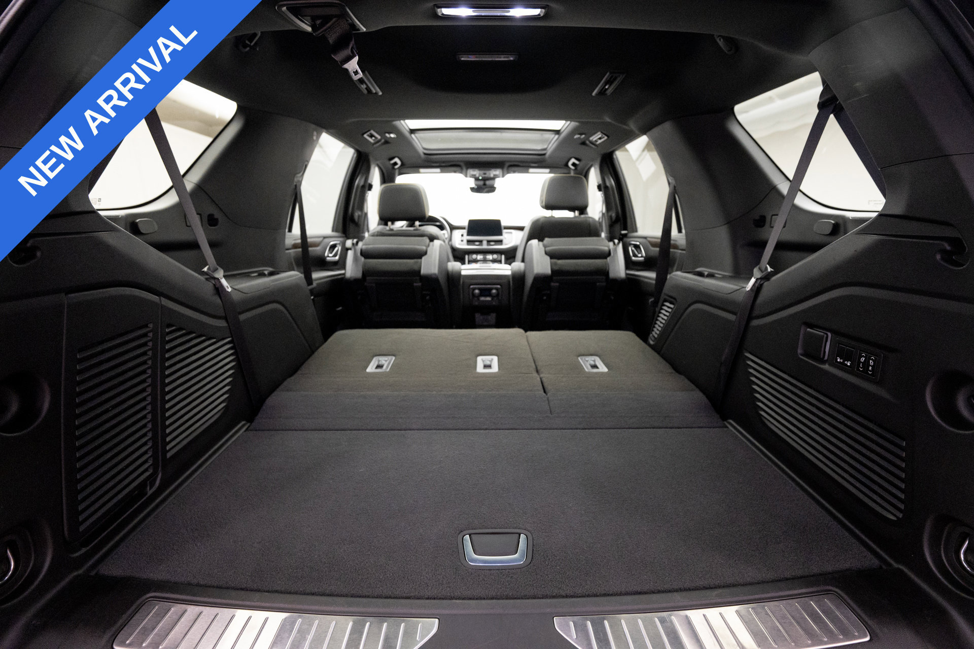 Used 2023 Chevrolet Tahoe Premier AWD/4WD image 34