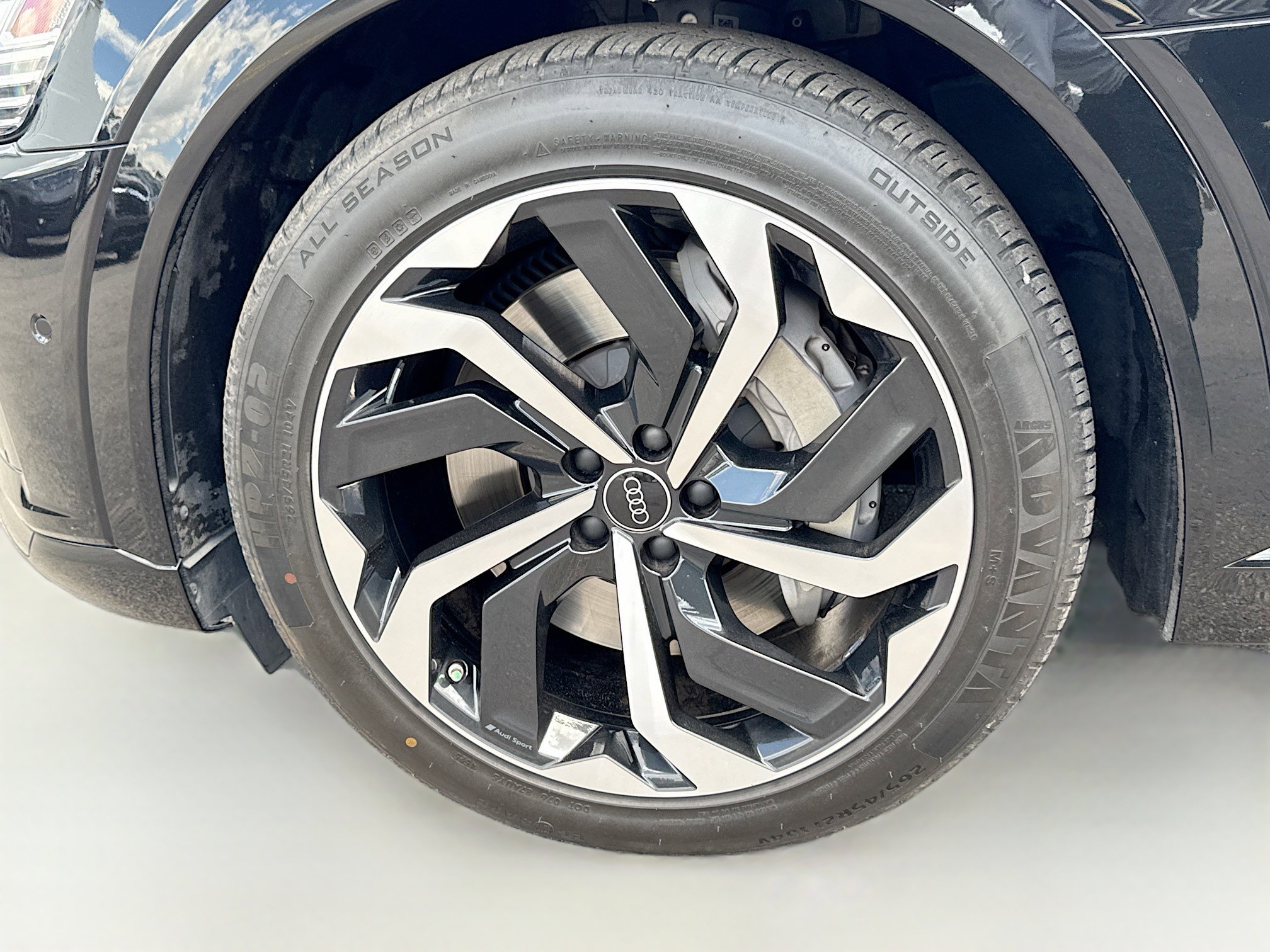 Used 2024 Audi Q8 e-tron Premium Plus AWD/4WD image 42