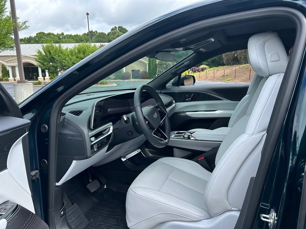 Used 2025 Cadillac Lyriq Luxury RWD image 39