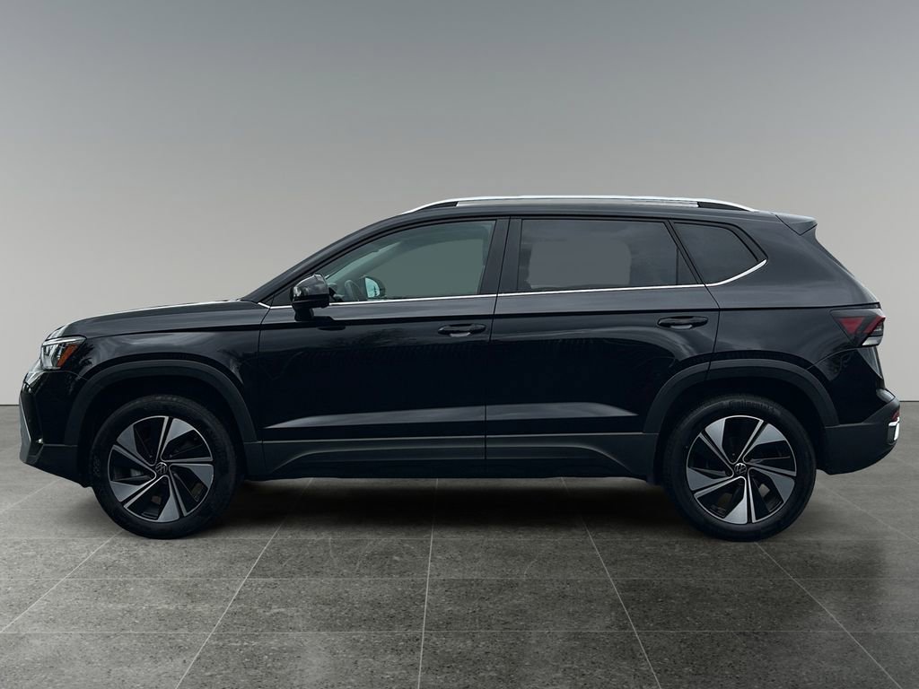 Used 2025 Volkswagen Taos SE AWD/4WD image 5