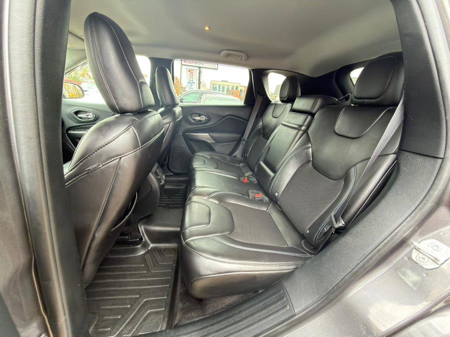 Used 2019 Jeep Cherokee Latitude Plus image 11