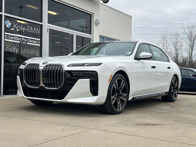 Used 2023 BMW 760i xDrive AWD/4WD image 3