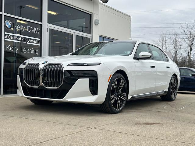 Certified 2023 BMW 760i xDrive image 3