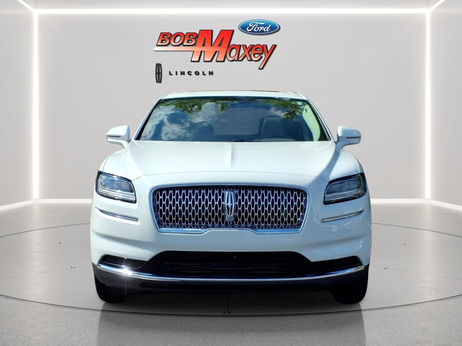Used 2023 Lincoln Nautilus Reserve FWD image 2