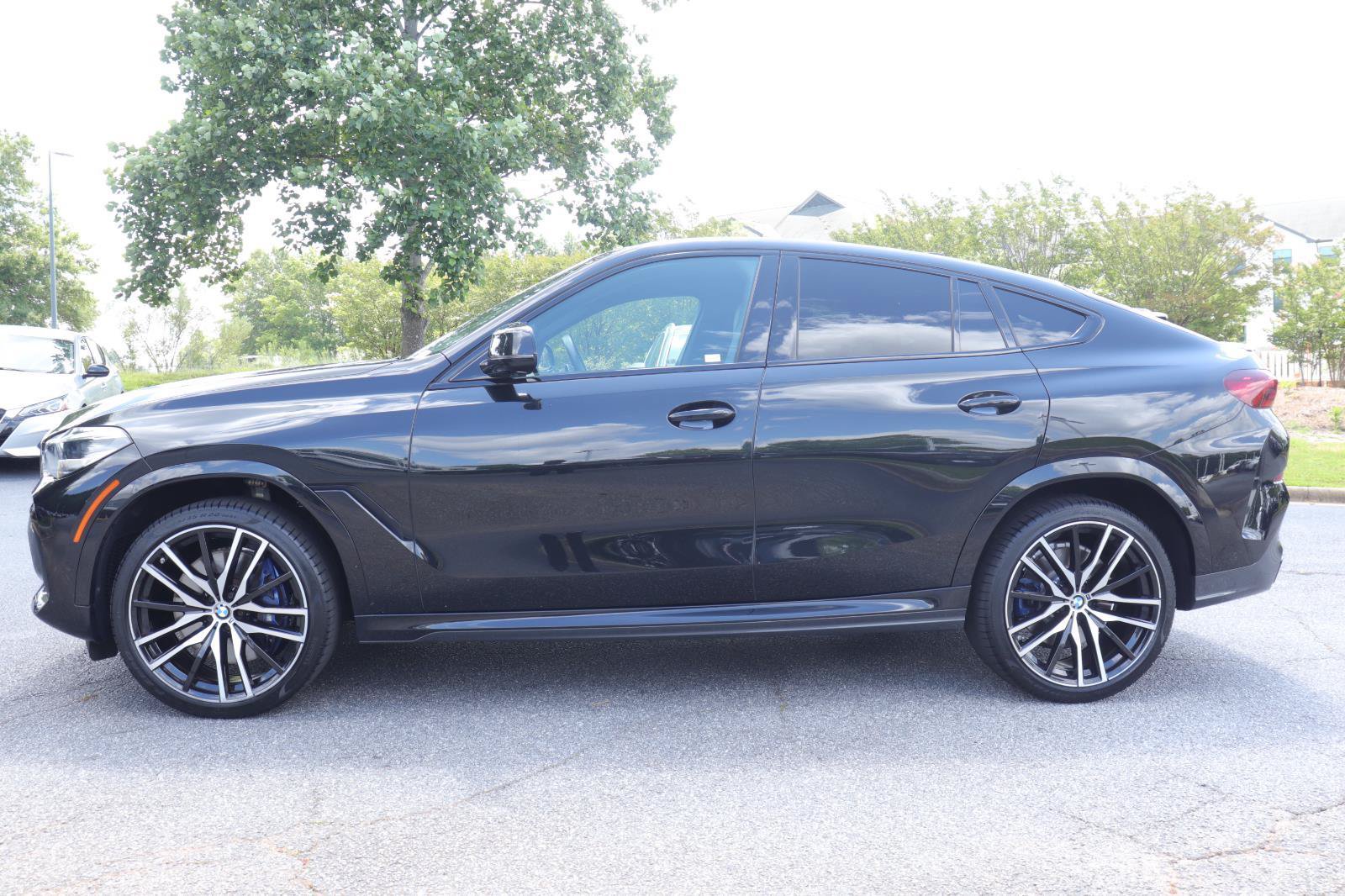 Used 2022 BMW X6 M50i AWD/4WD image 3