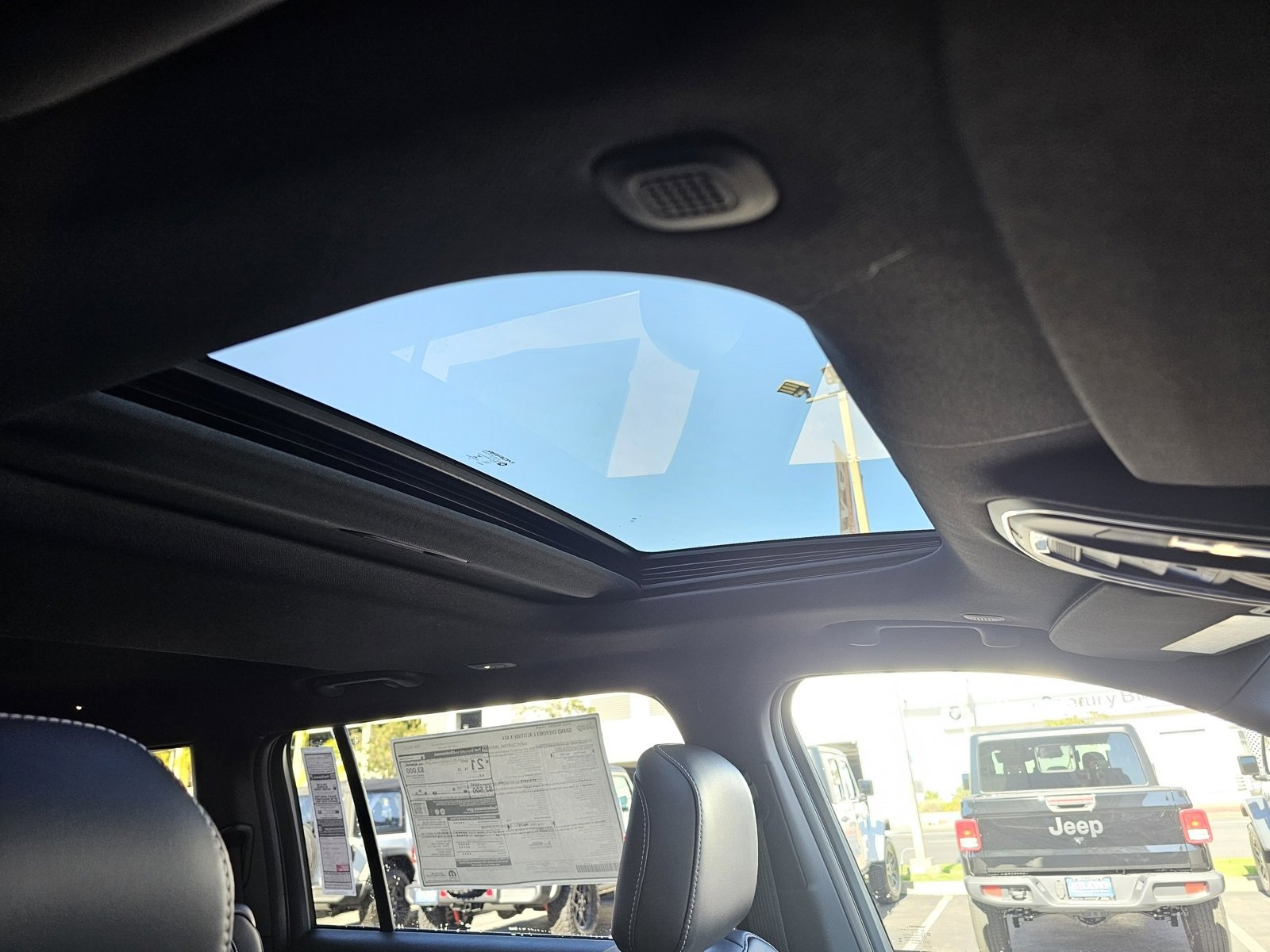 New 2025 Jeep Grand Cherokee L Altitude image 31