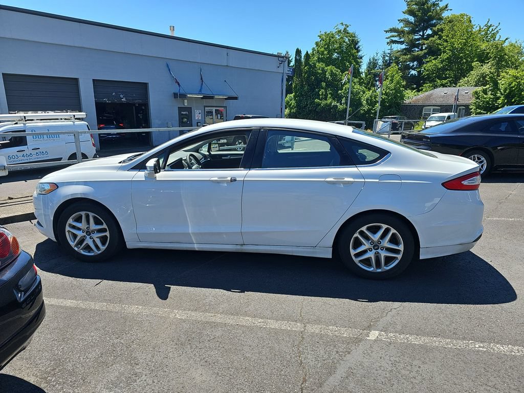 Used 2014 Ford Fusion SE FWD image 3