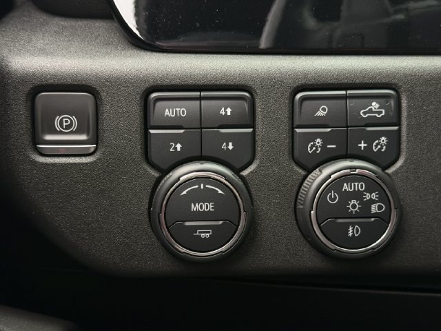 Used 2022 Chevrolet Silverado 1500 High Country w/ High Country Premium Package AWD/4WD image 22