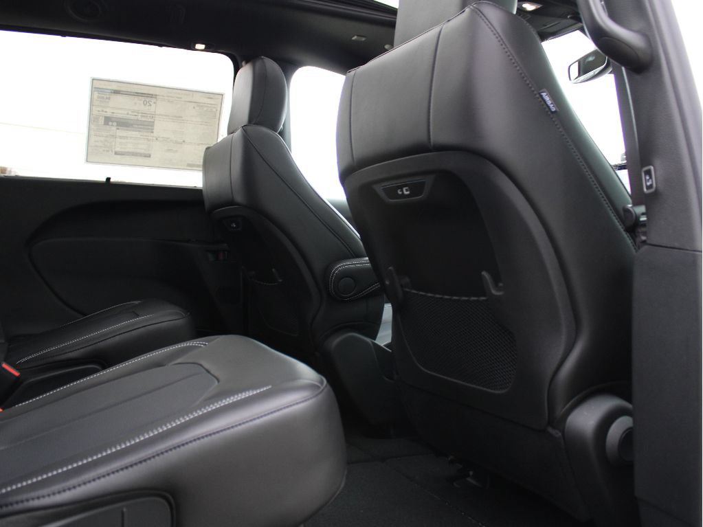 New 2026 Chrysler Pacifica Select AWD/4WD image 32