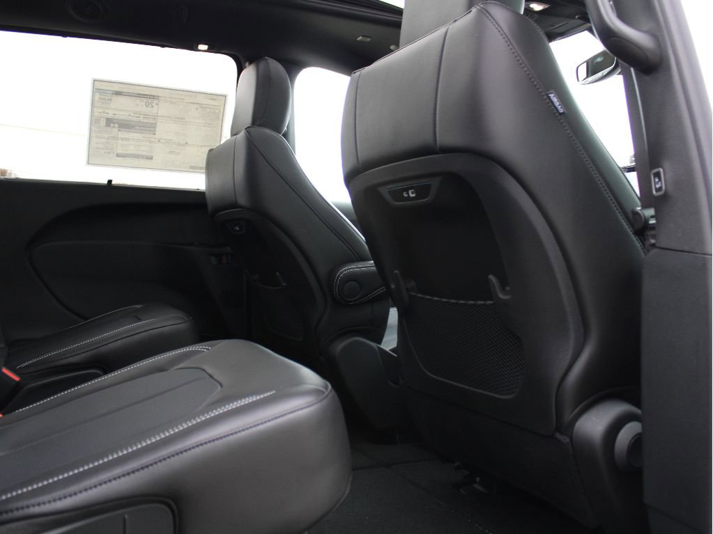 New 2026 Chrysler Pacifica Select image 32