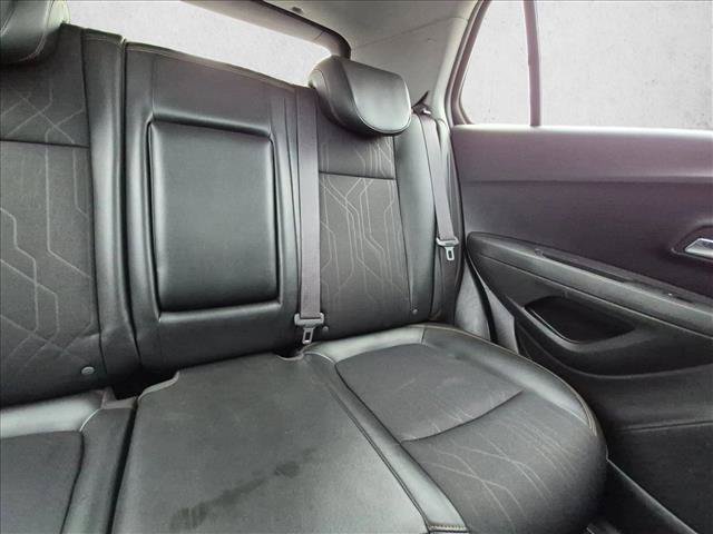 Used 2017 Chevrolet Trax LT w/ LT Convenience Package FWD image 6