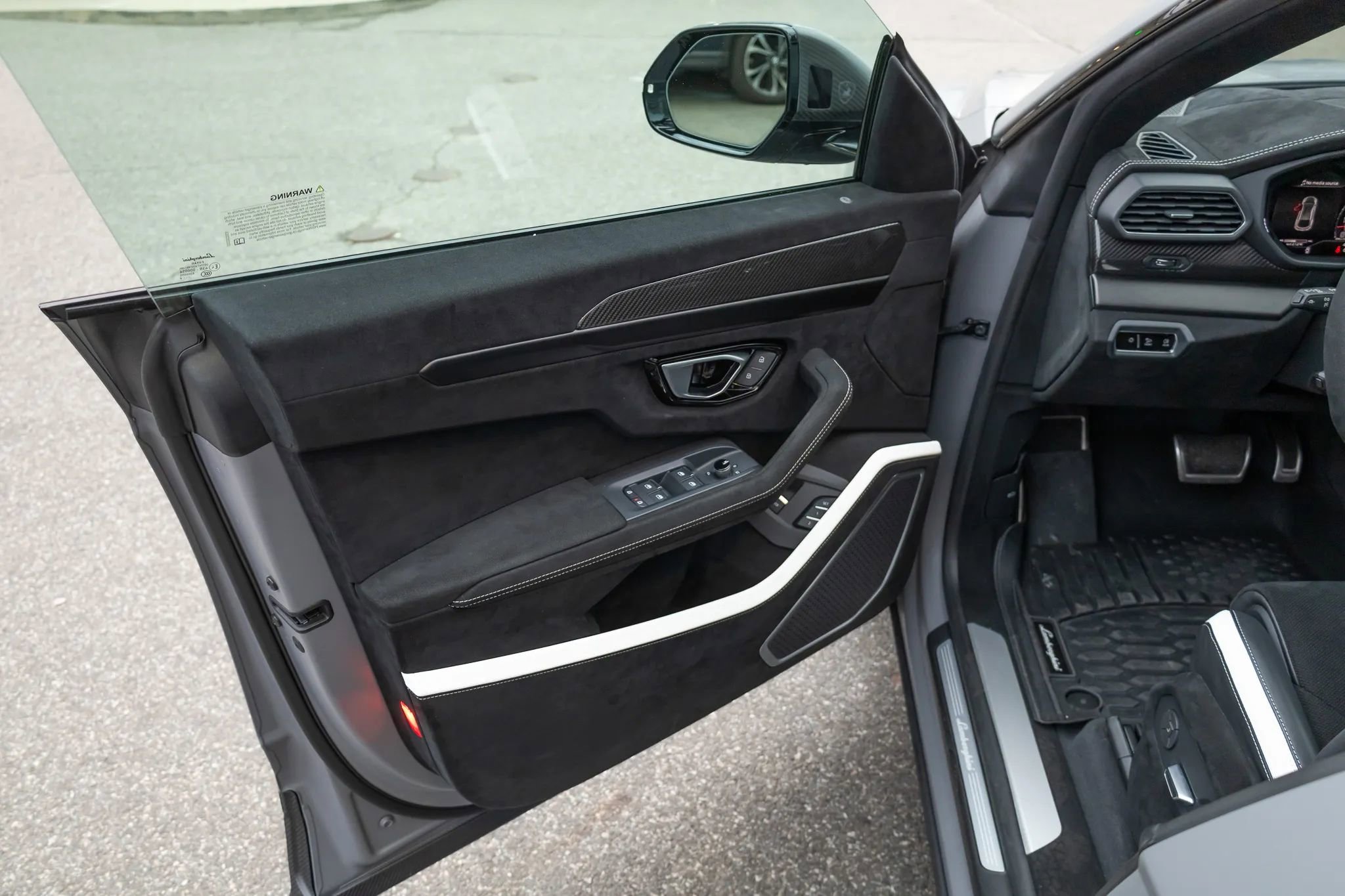 Used 2024 Lamborghini Urus Performante AWD/4WD image 49