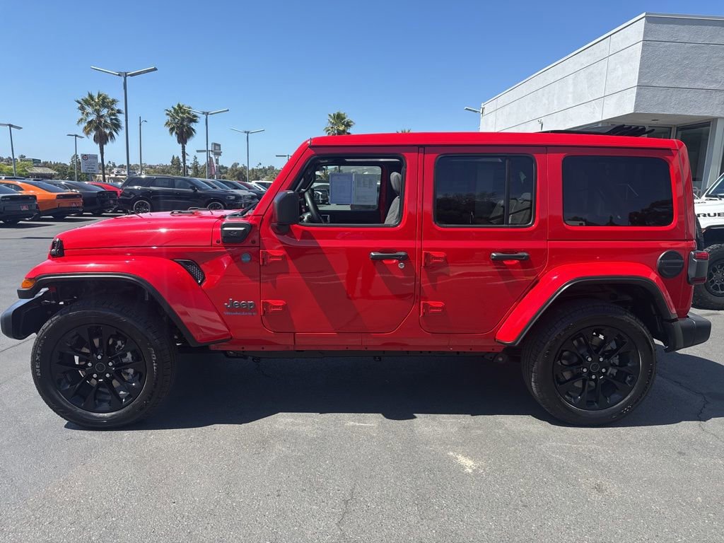 Certified 2025 Jeep Wrangler Unlimited Sahara w/ Safety Group AWD/4WD image 4