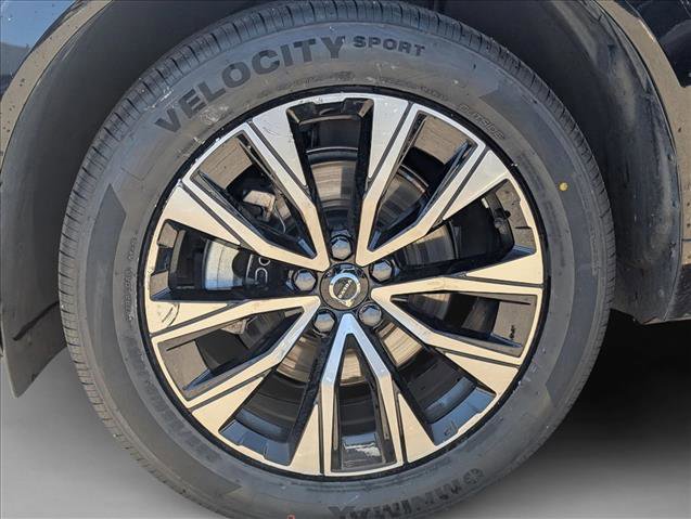 Used 2024 Volvo XC60 B5 Core w/ Protection Package Premier AWD/4WD image 22