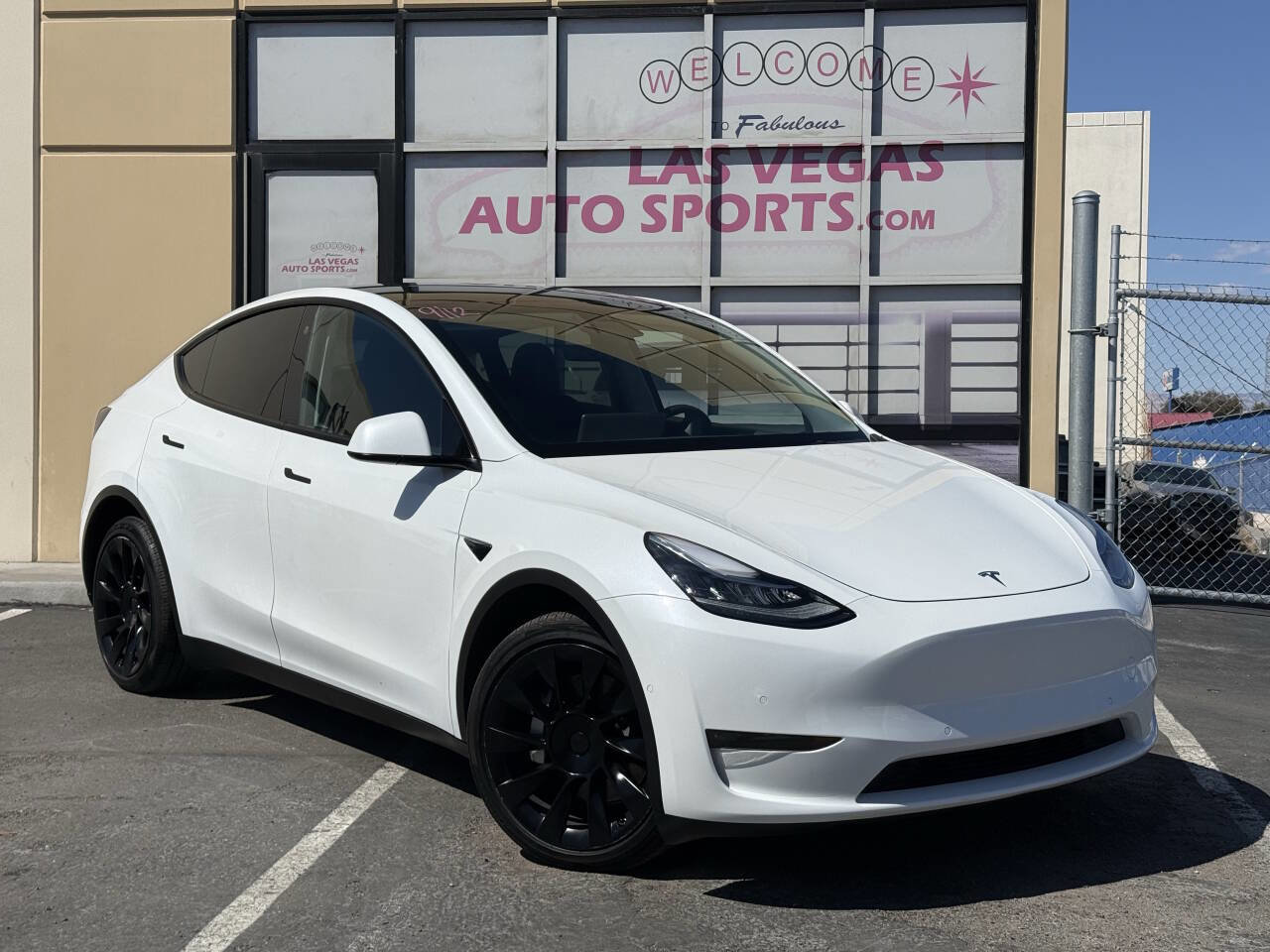 Used 2022 Tesla Model Y Long Range image 2