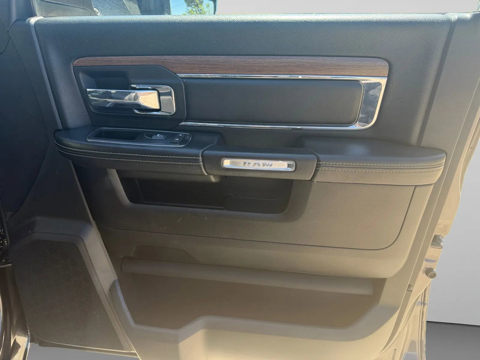 Used 2015 RAM 2500 Laramie image 33