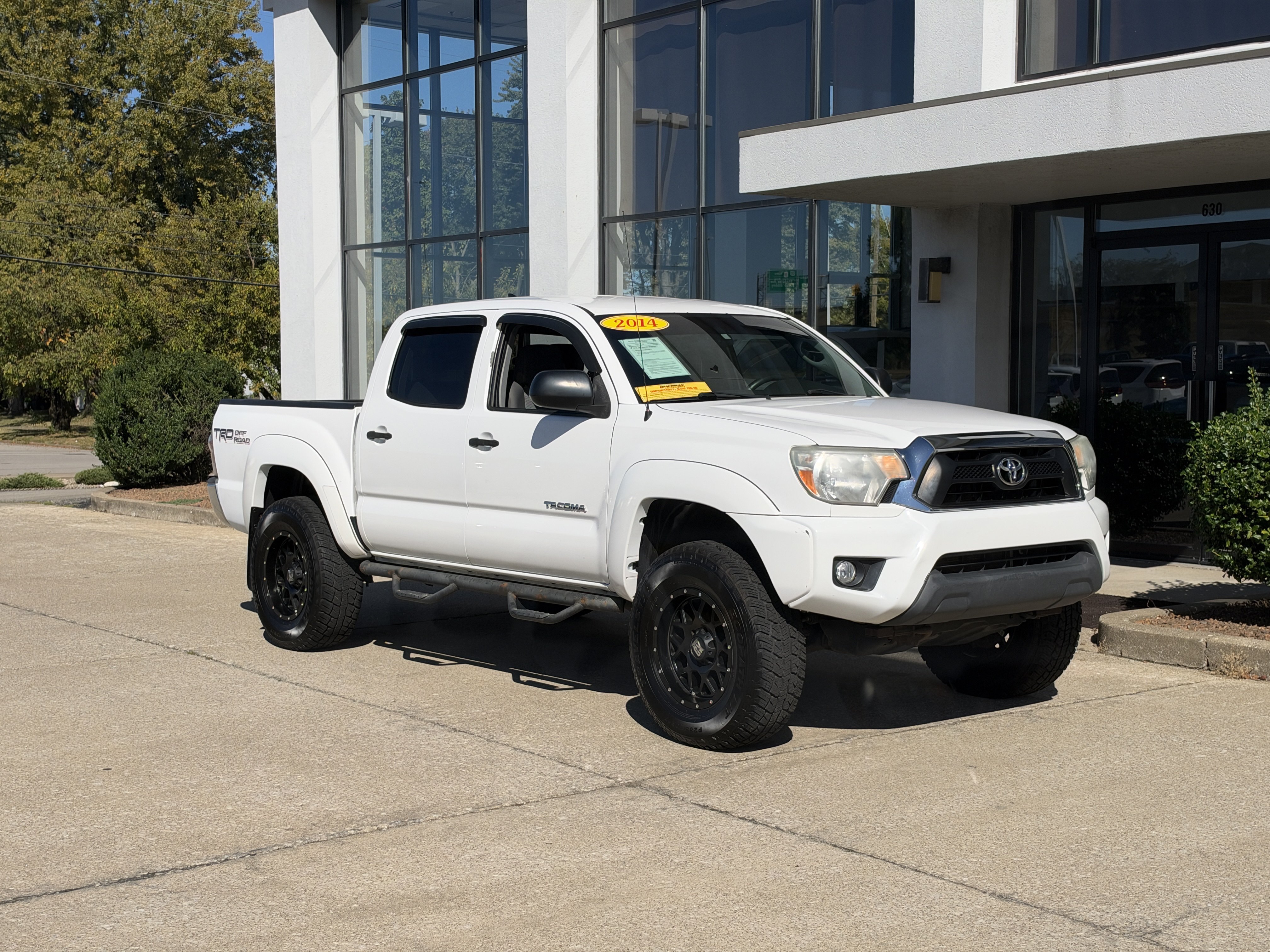 Used 2014 Toyota Tacoma 4x4 Double Cab w/ TRD Off-Road Package image 2