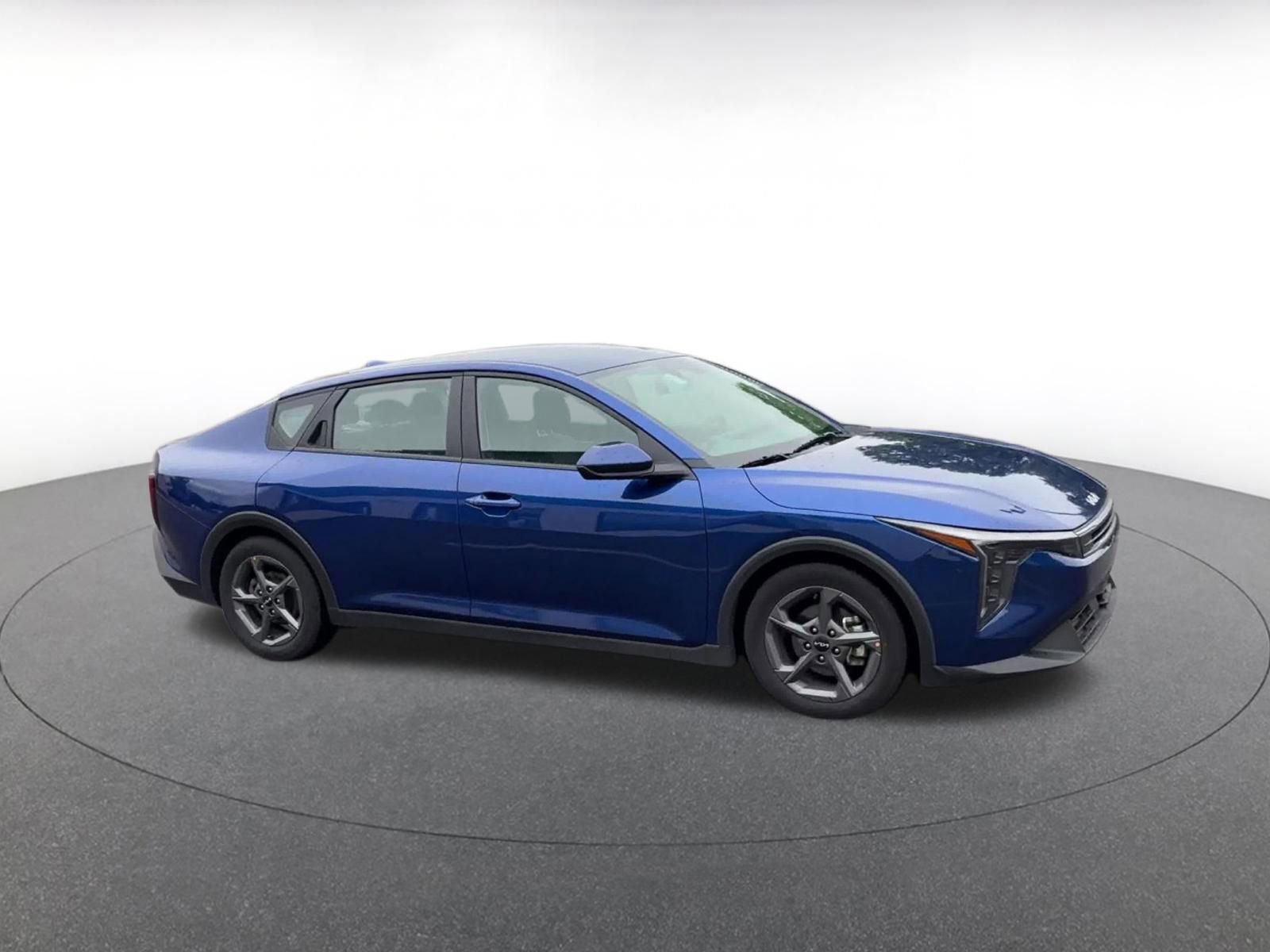Used 2025 Kia K4 FWD image 2