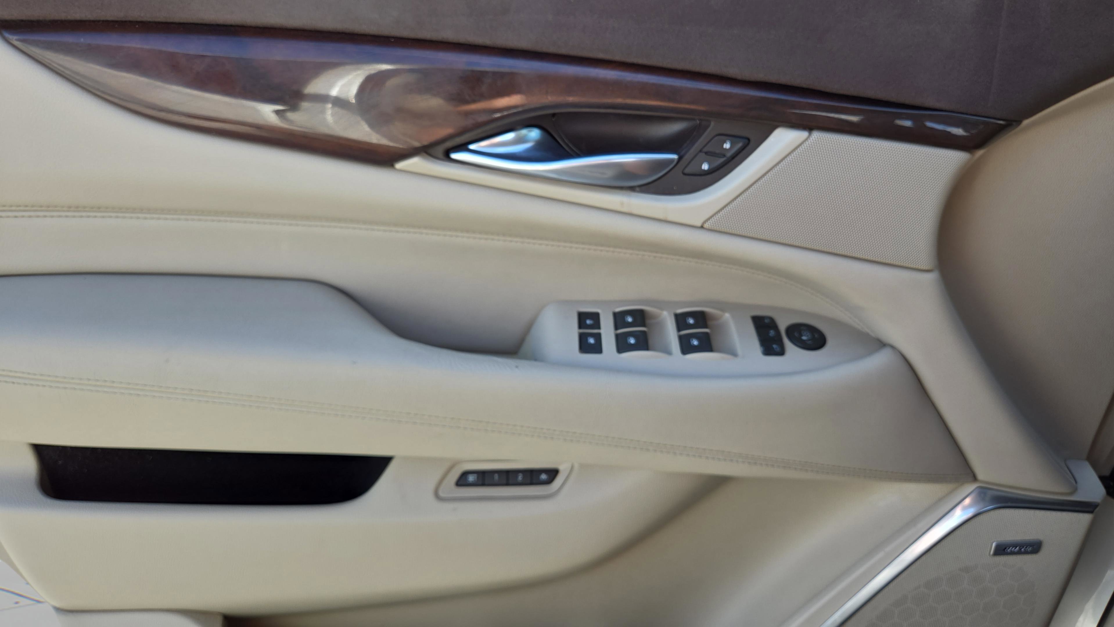 Used 2015 Cadillac Escalade Luxury image 37