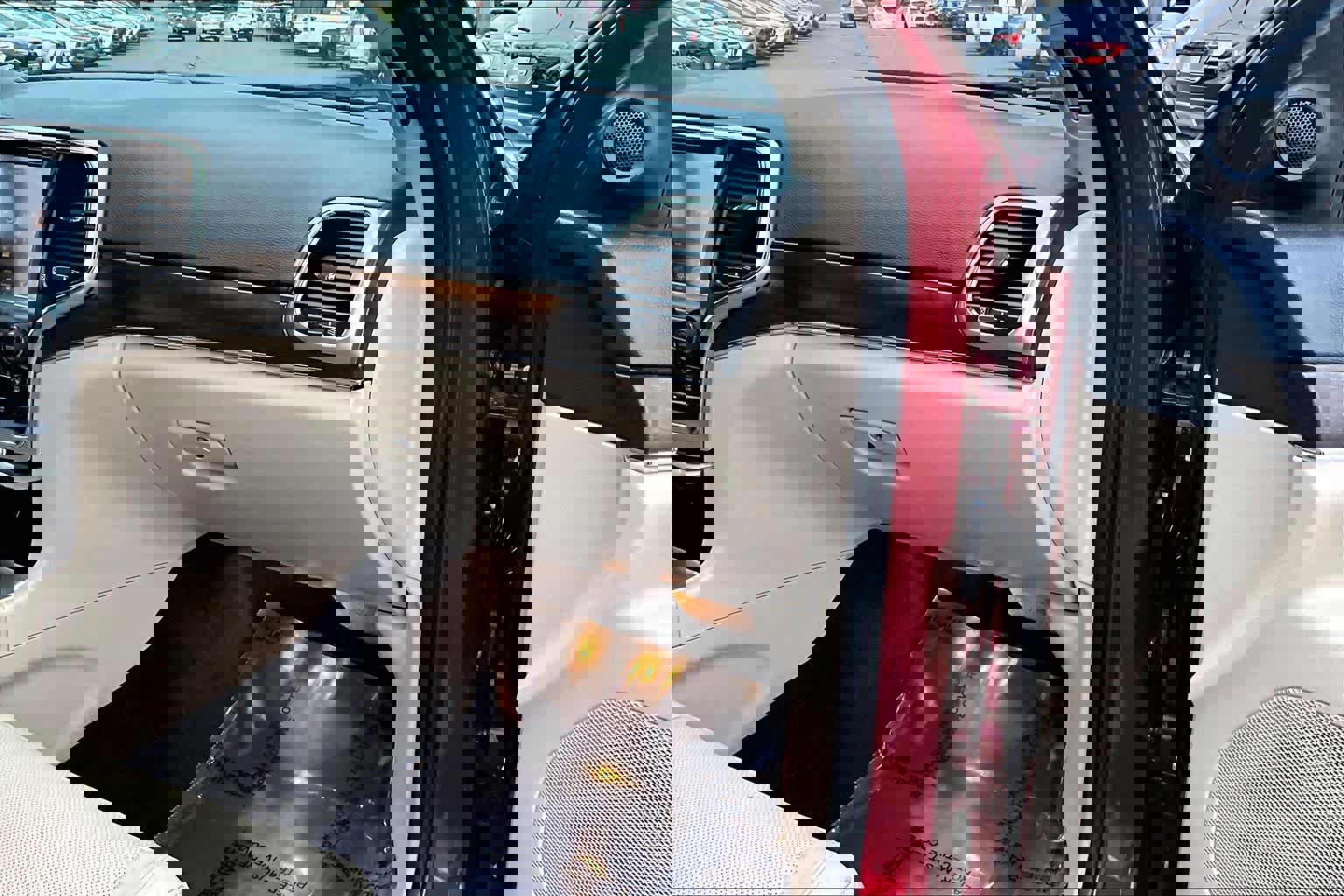 Used 2015 Jeep Grand Cherokee Limited w/ Luxury Group II image 18