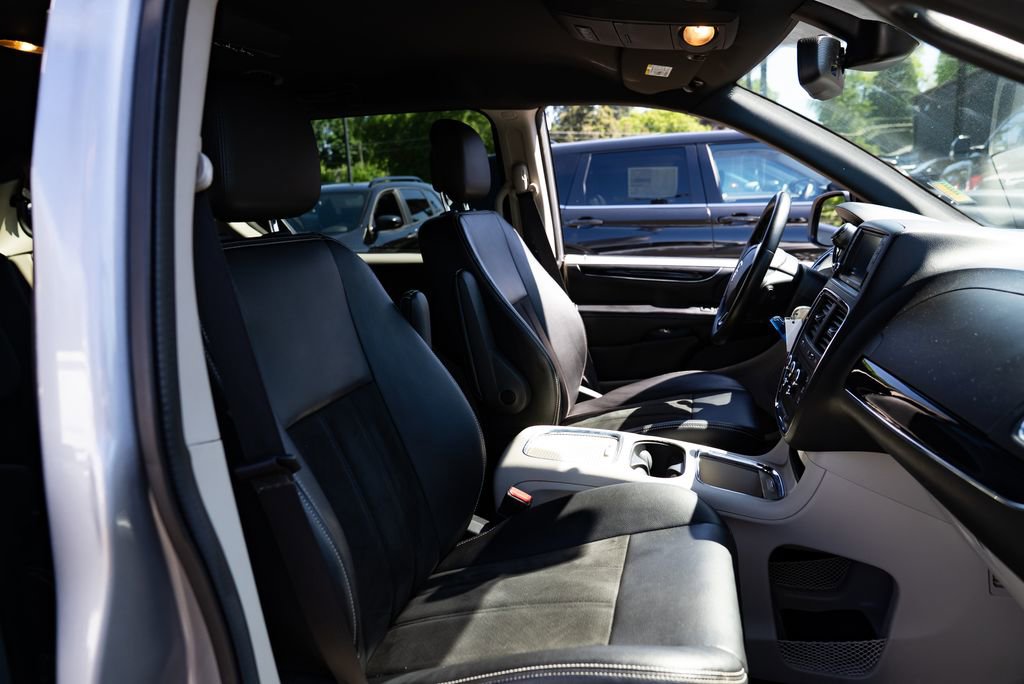 Used 2019 Dodge Grand Caravan SXT FWD image 22