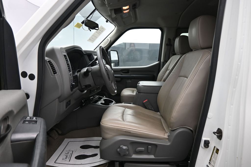 Used 2016 Nissan NV 3500 SL RWD image 9