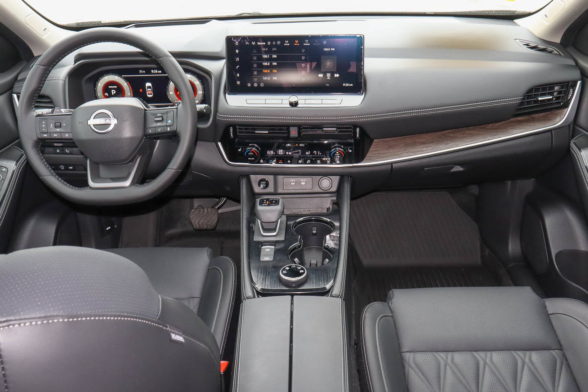 Used 2025 Nissan Rogue Platinum w/ Platinum Premium Package AWD/4WD image 11