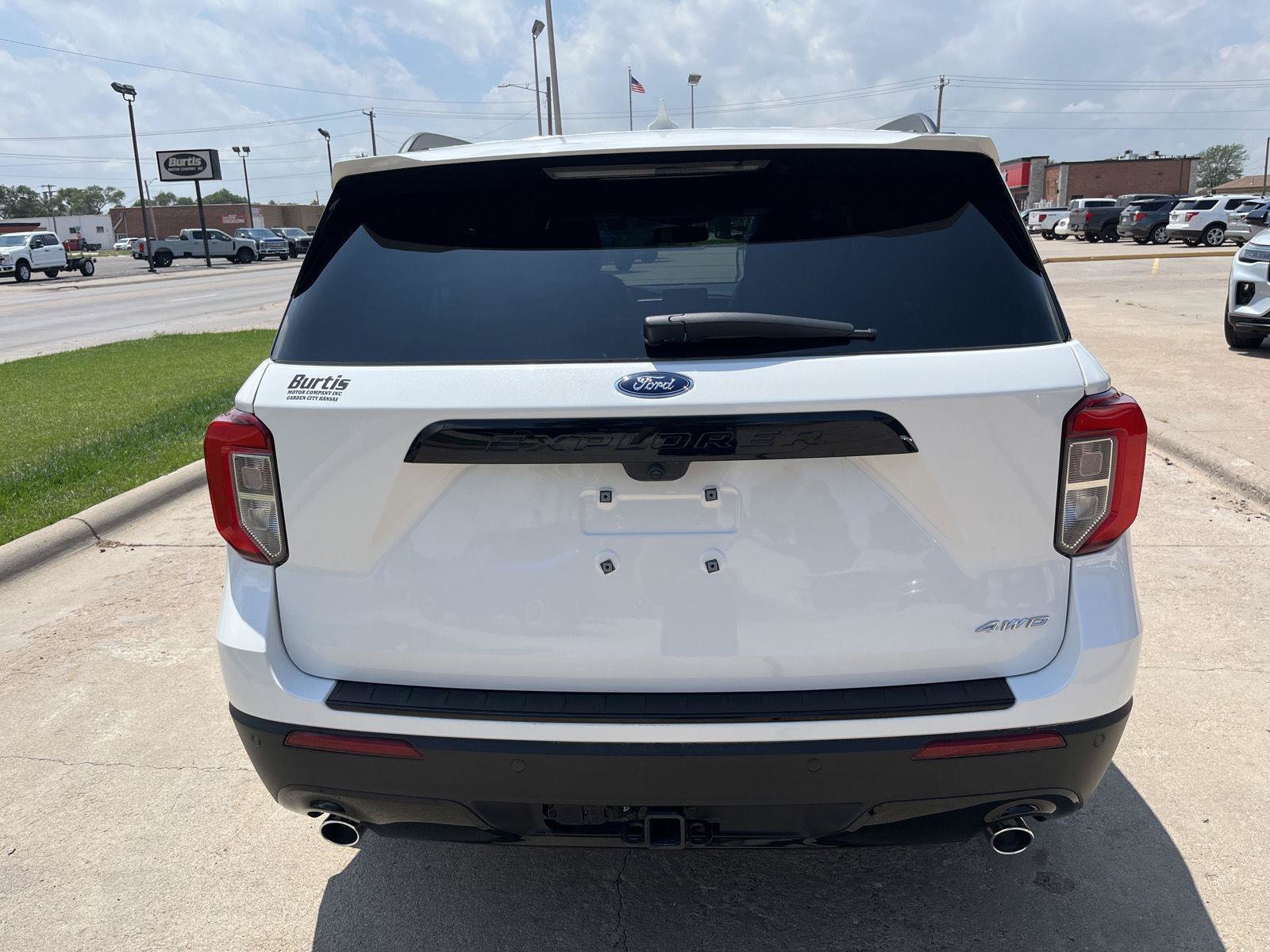 Used 2023 Ford Explorer ST-Line w/ Class IV Trailer Tow Package AWD/4WD image 5
