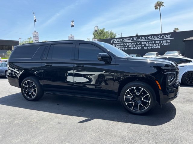 Used 2025 Chevrolet Suburban RST w/ Comfort Package AWD/4WD image 15