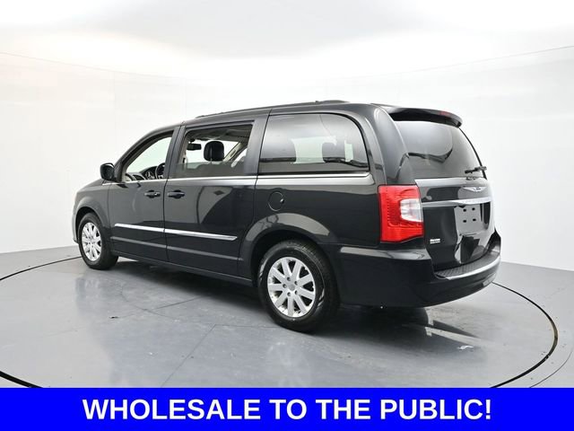 Used 2014 Chrysler Town & Country Touring image 5
