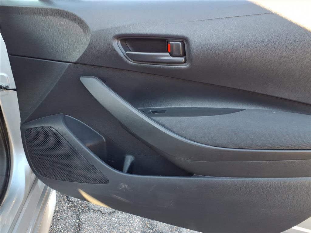 Used 2022 Toyota Corolla LE image 6