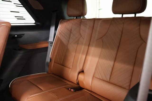 New 2026 Cadillac Vistiq Platinum image 28