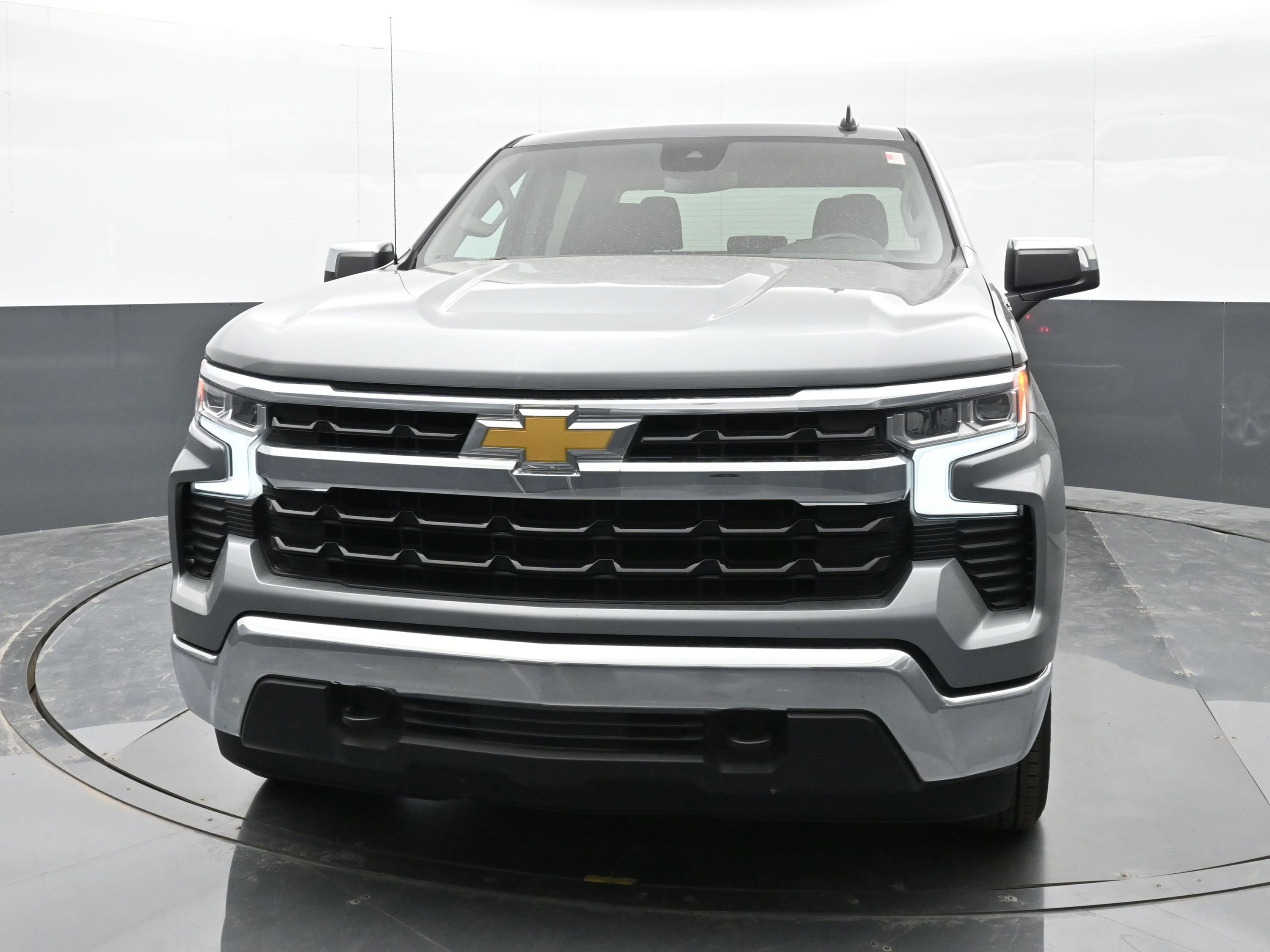Used 2025 Chevrolet Silverado 1500 LT image 3