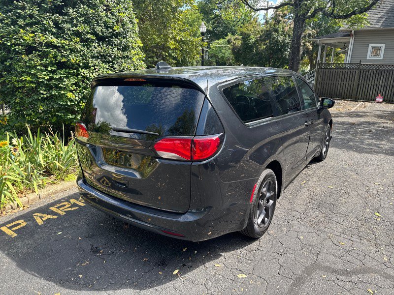 Used 2020 Chrysler Pacifica Touring w/ S Appearance Package FWD image 4