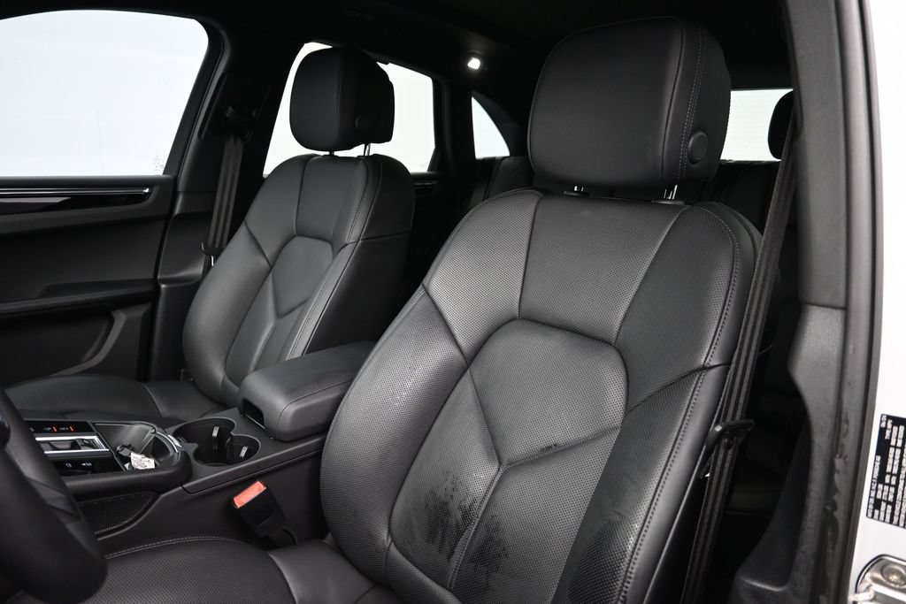 Certified 2025 Porsche Macan AWD/4WD image 5