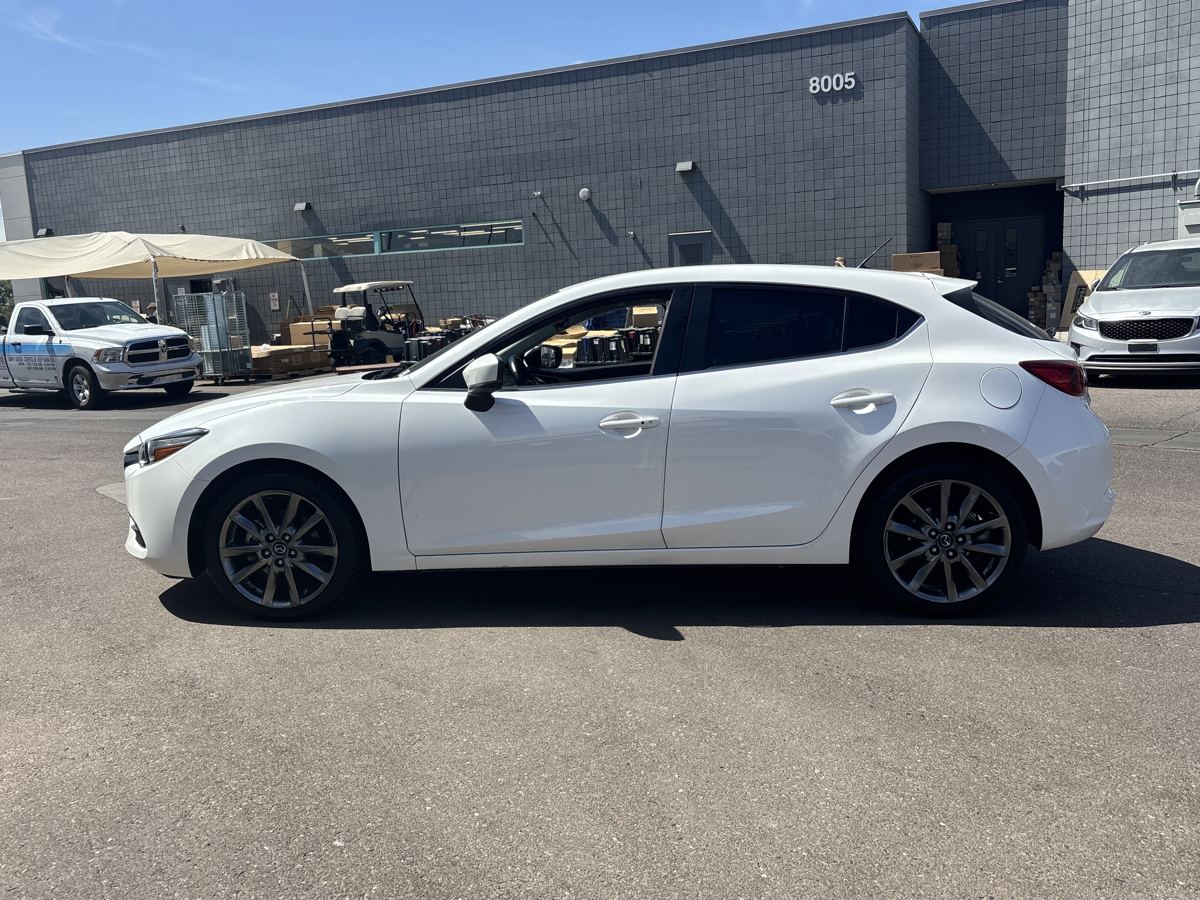 Used 2018 MAZDA MAZDA3 Touring FWD image 3