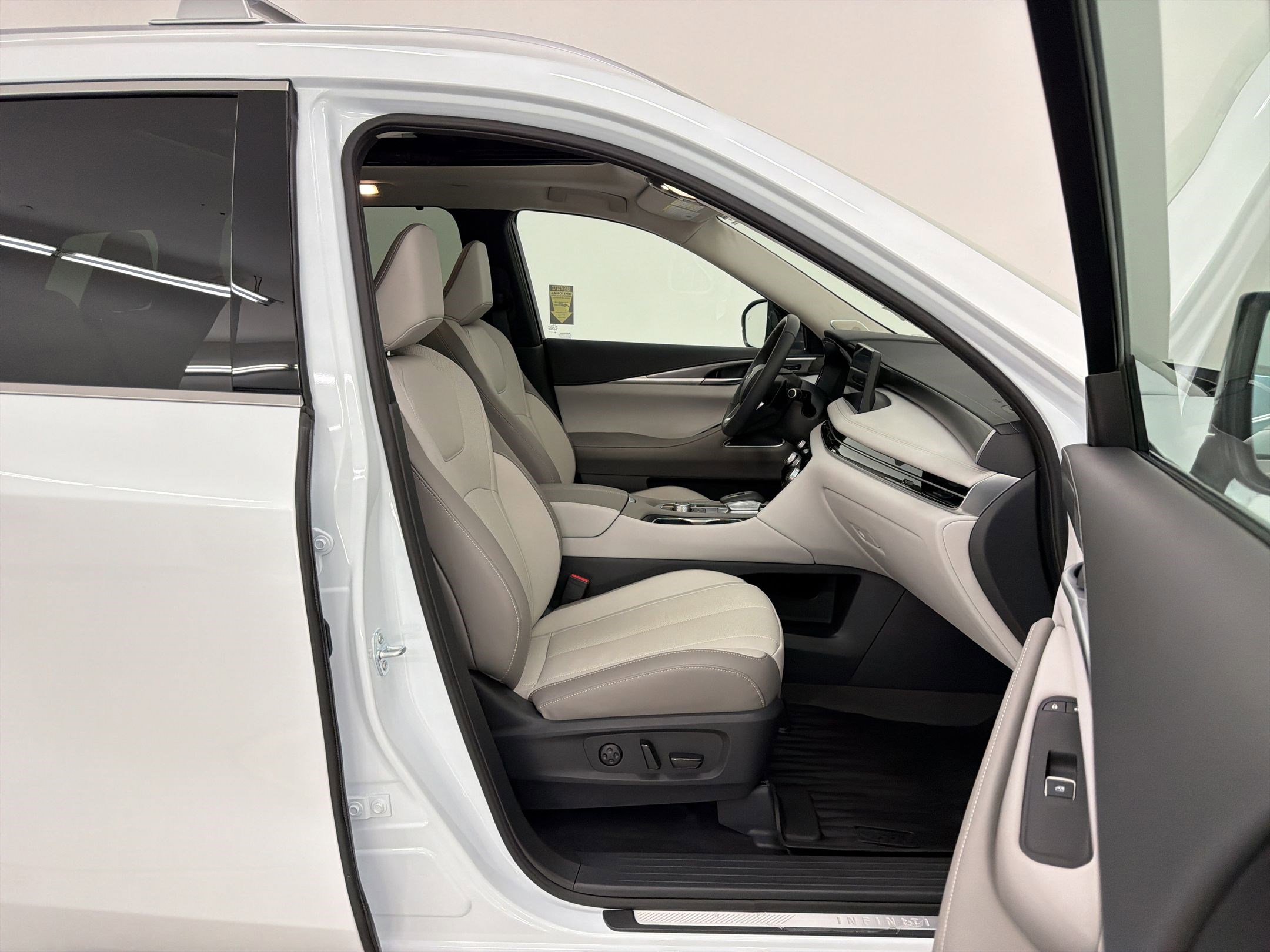 Used 2026 INFINITI QX60 Luxe w/ Cargo Package FWD image 30