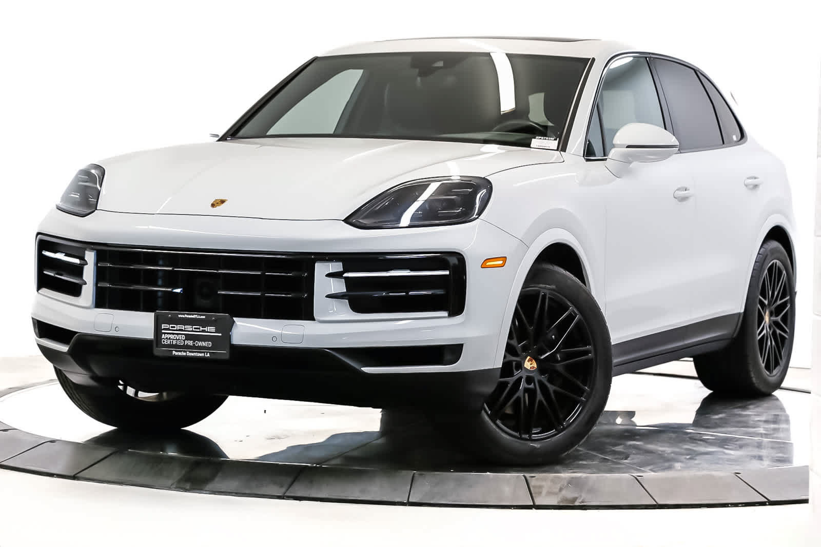 Certified 2024 Porsche Cayenne AWD/4WD image 1