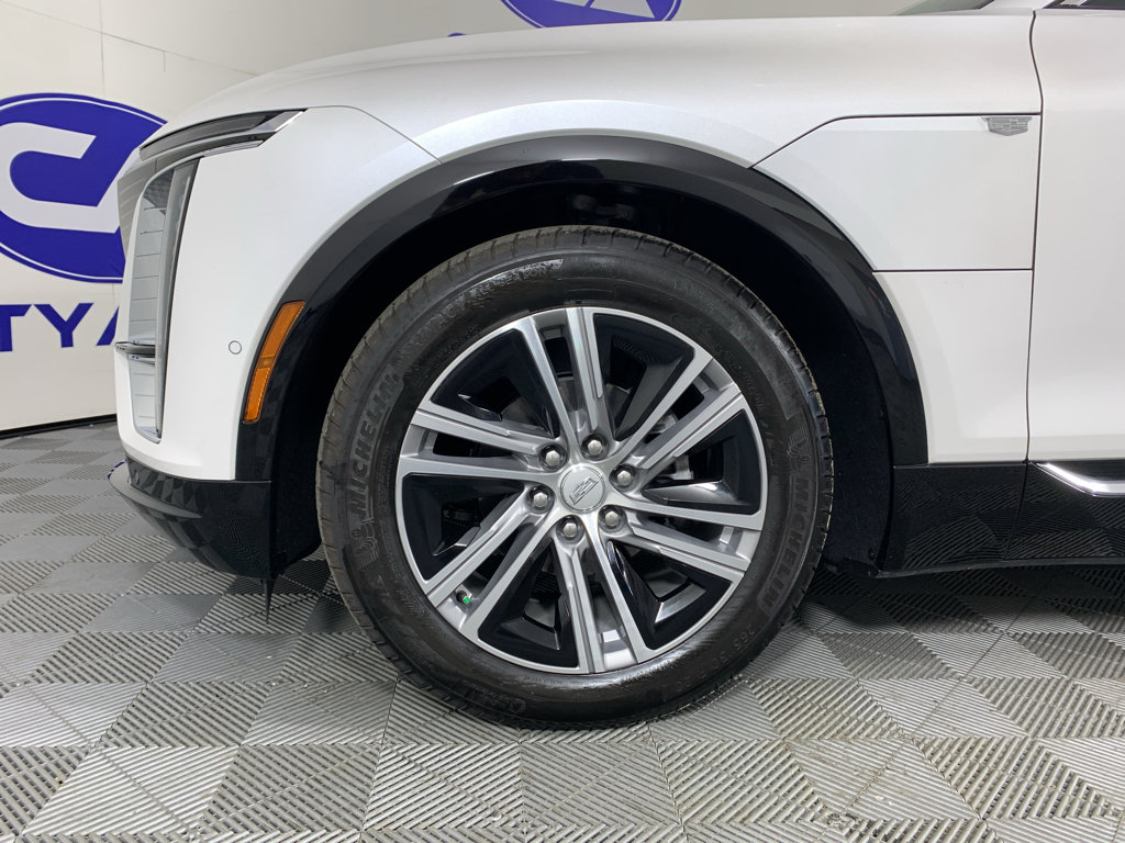 Used 2024 Cadillac Lyriq Luxury RWD image 11