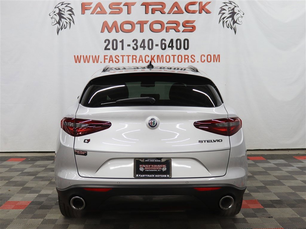 Used 2021 Alfa Romeo Stelvio Sprint w/ Nero Edizione image 5