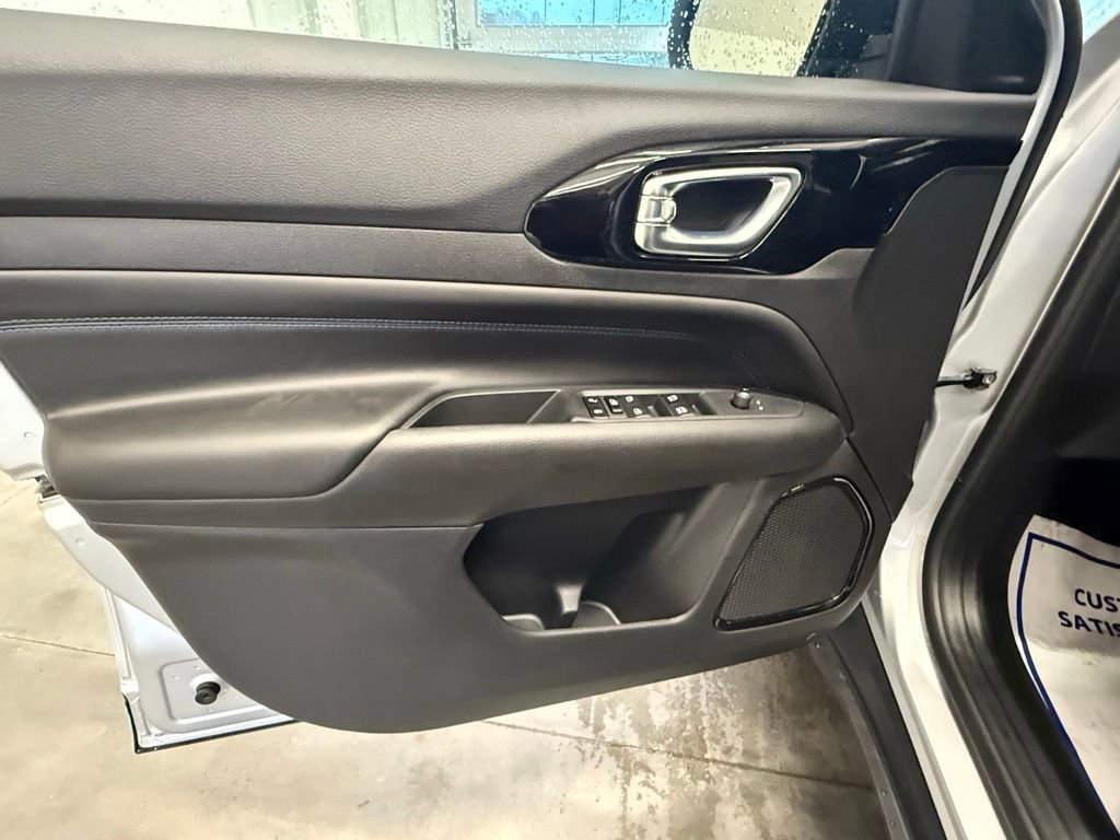 New 2026 Jeep Compass Latitude image 16