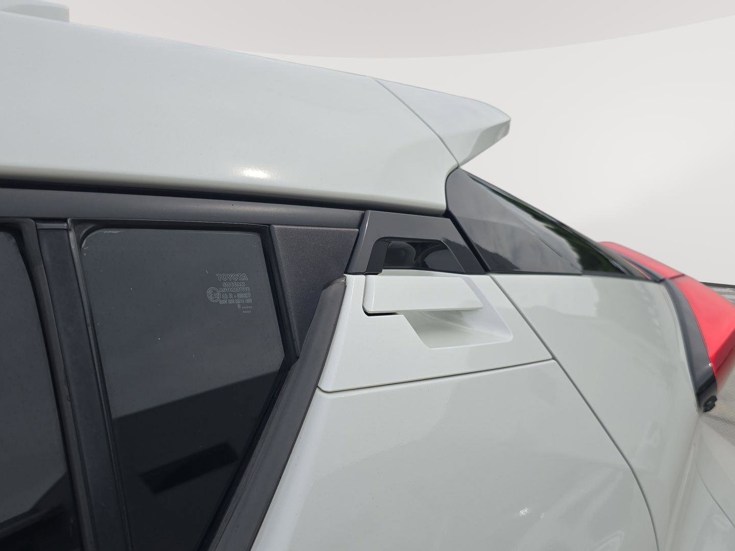 Used 2019 Toyota C-HR LE FWD image 13