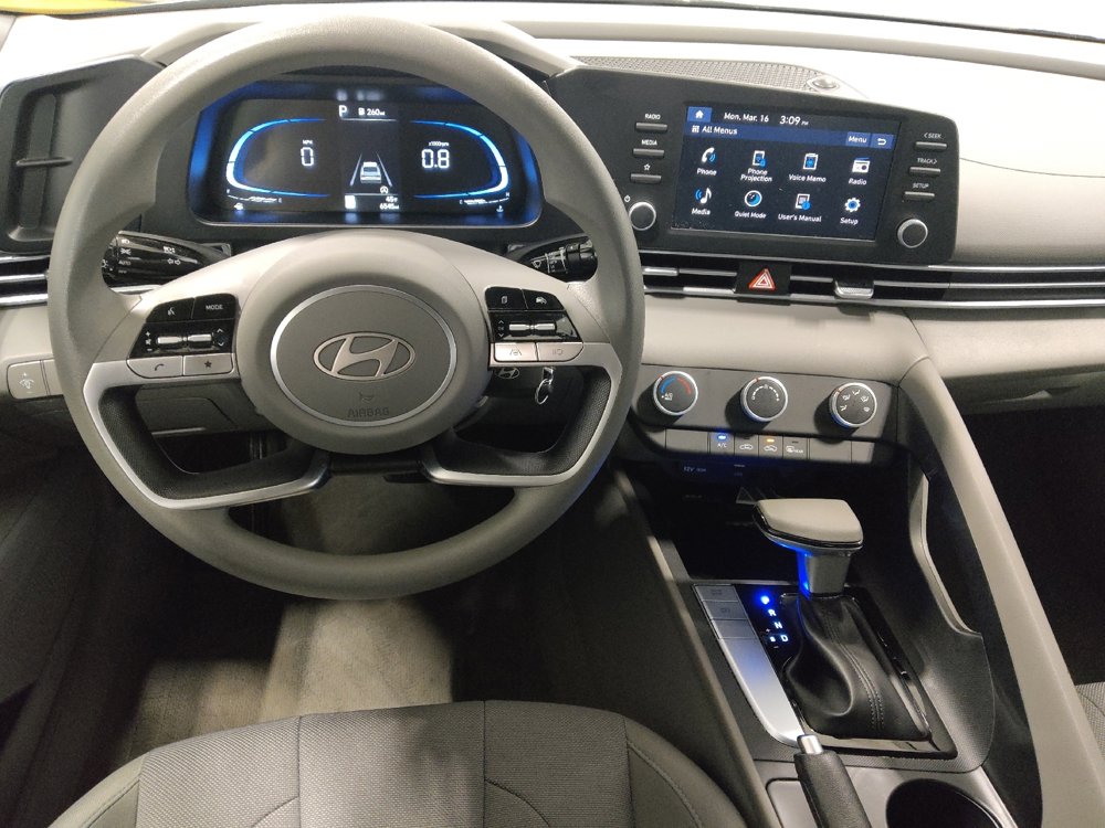 Used 2025 Hyundai Elantra SE FWD image 22