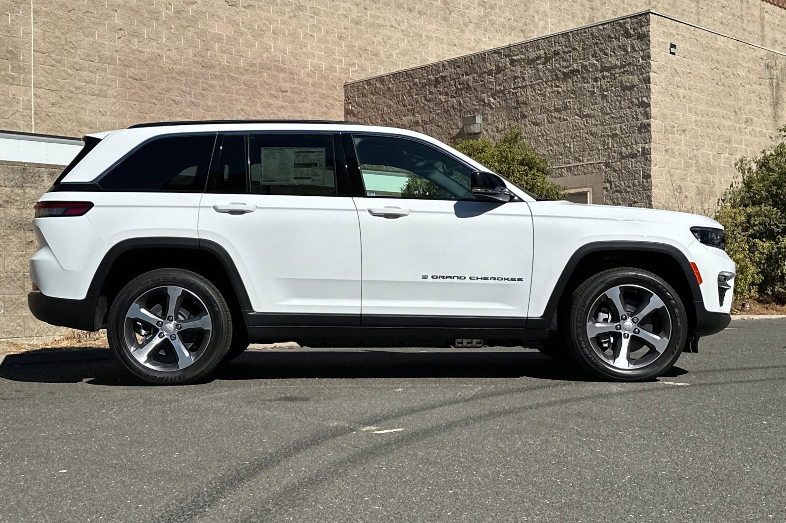 New 2024 Jeep Grand Cherokee Limited 4xe image 2