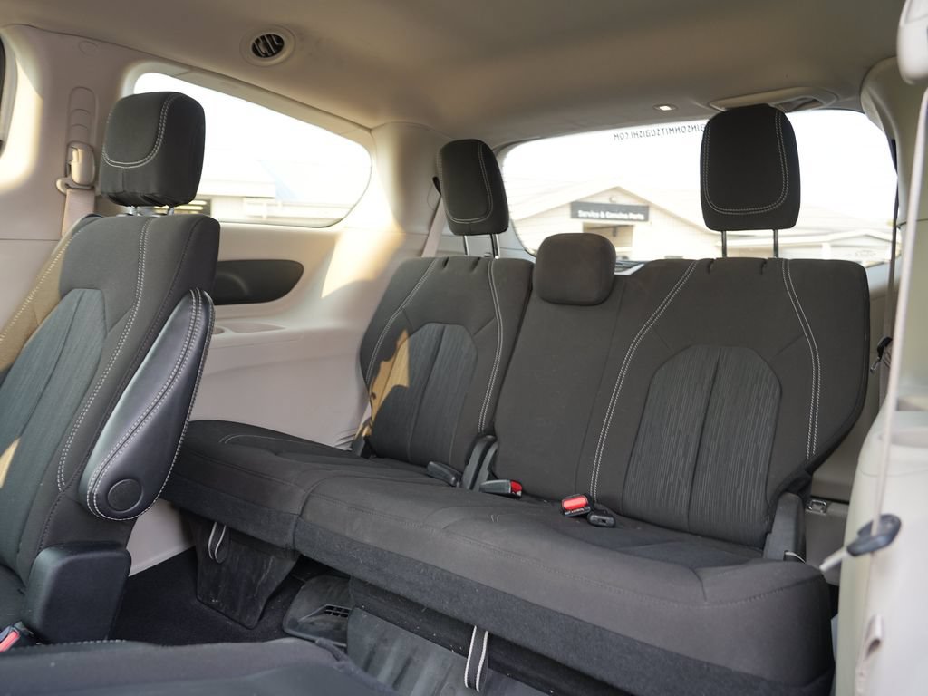 Used 2022 Chrysler Voyager LX FWD image 24